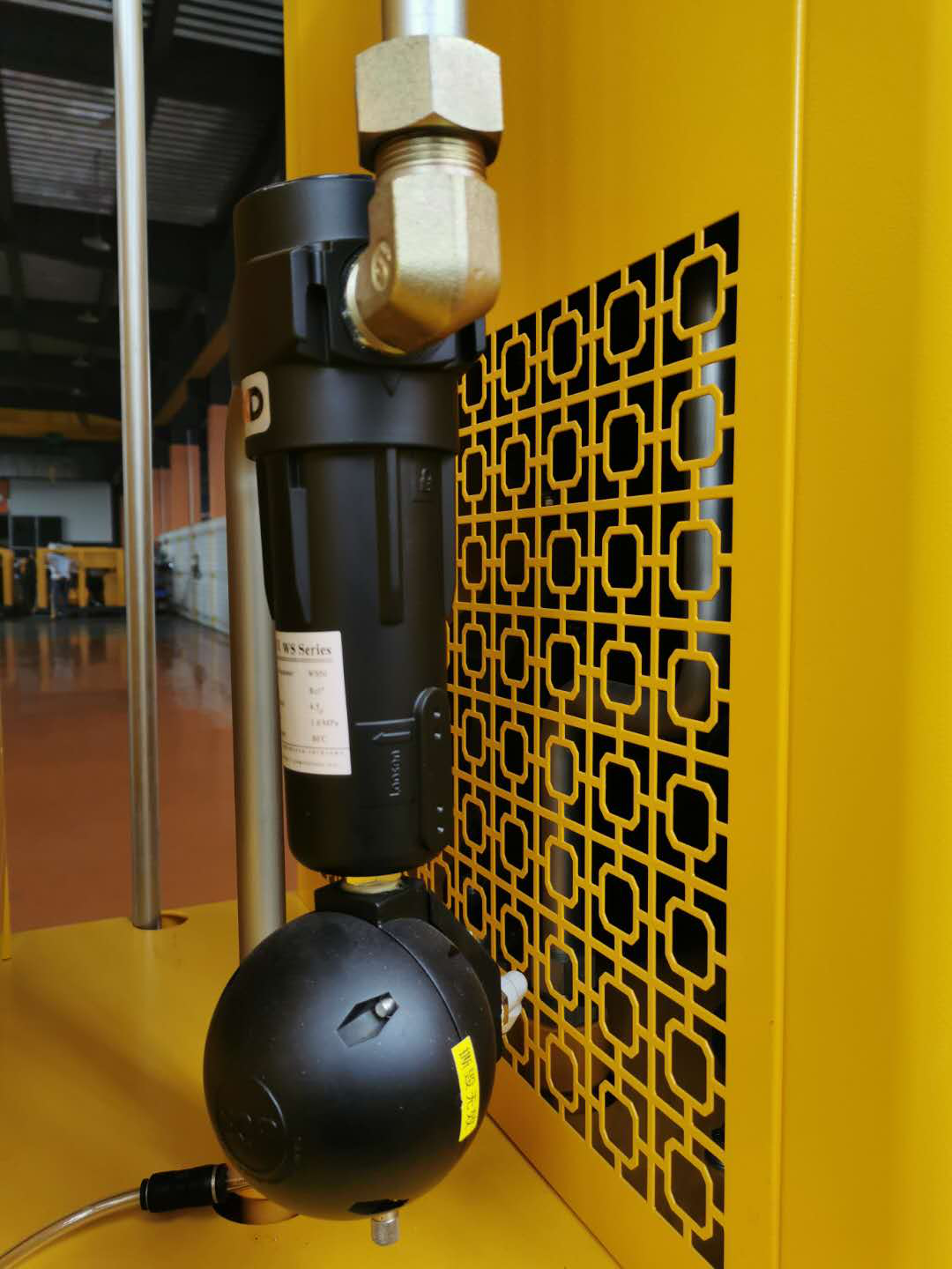 激光切割用一體式空壓機(jī)除水排污的重要性