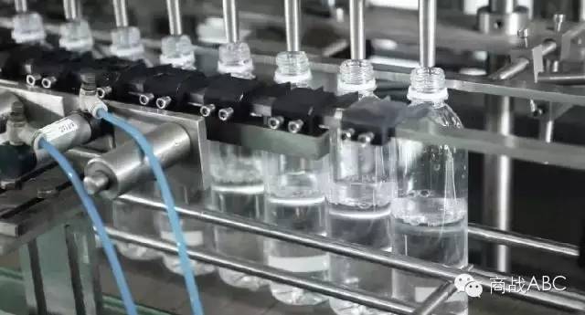 最成功的礦泉水包裝營銷：只賣半瓶水，銷量卻