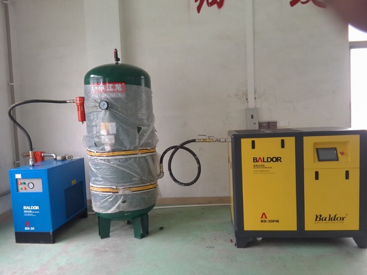 早期圖片:佛山市南海淇暉箱包有限公司 運用葆德空壓機現場 早期圖片:佛山市南海淇暉箱包有限公司 運用葆德空壓機現場