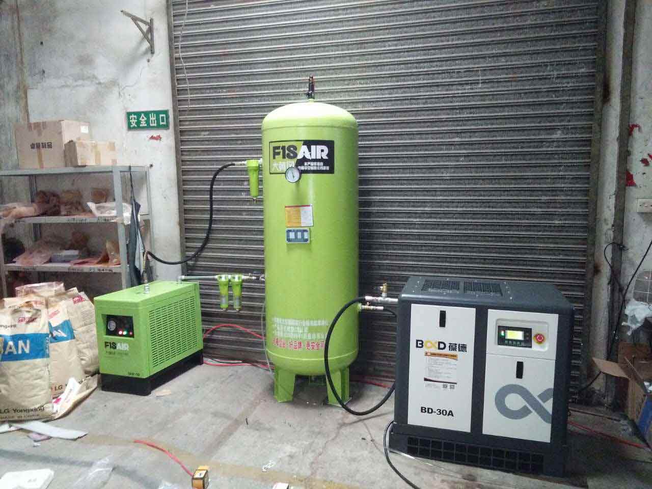 葆德空壓機配大黃蜂儲氣罐組合工作站 葆德空壓機配大黃蜂儲氣罐組合工作站